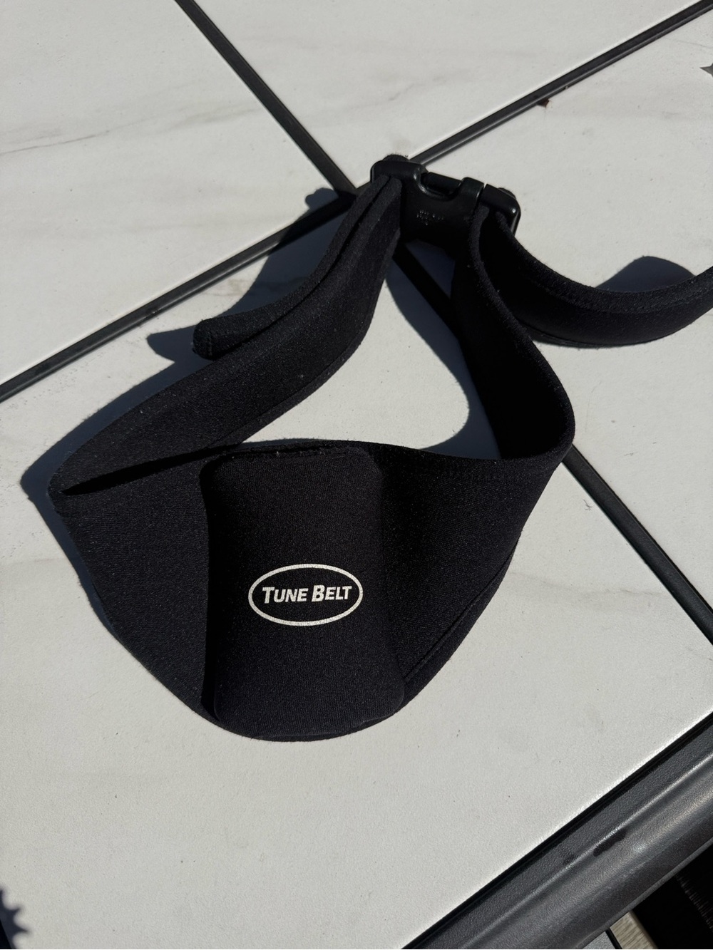 une Belt Black Neoprene Vertical Wireless Microphone Belt Adjustable